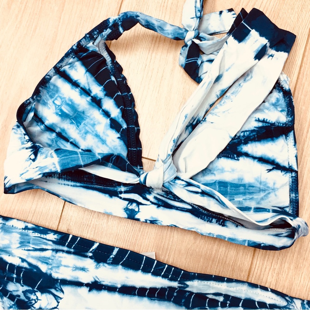 Tie dye Bathing suit bikini swim pool summer blue white two piece padded medium